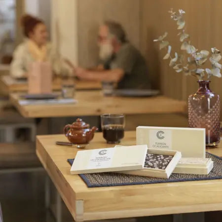 Turrón de Alicante Gourmet - 67% Almendra Castillo de Jijona