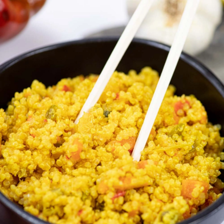 Quinoa con verduras, cúrcuma y curry